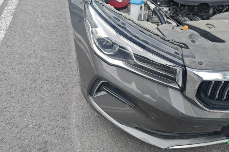 Used Geely Auto Emgrand 2023 4th Generation Champion Edition 1.5L CVT Prestige Model Right Front Headlight
