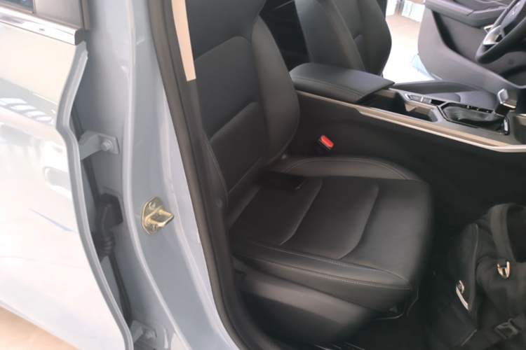 Used Geely Auto Emgrand 2023 4th Generation Champion Edition 1.5L CVT Prestige Model Right Front Seat