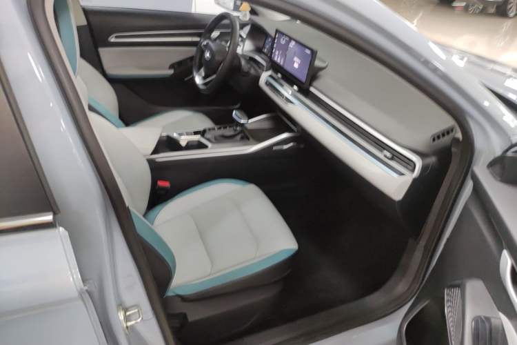 Used Geely Auto Emgrand 2023 4th Generation Champion Edition 1.5L CVT Flagship Model Right Front Seat