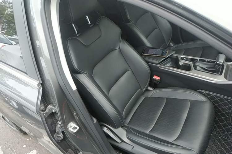 Used Geely Auto Emgrand 2023 4th Generation Champion Edition 1.5L CVT Prestige Model Right Front Seat