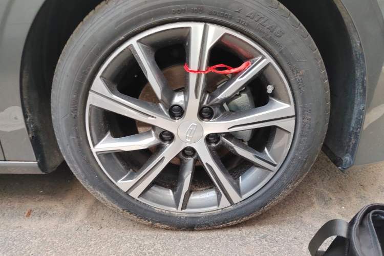 Used Geely Auto Emgrand 2023 4th Generation Champion Edition 1.5L CVT Prestige Model Right Front Wheel Hub