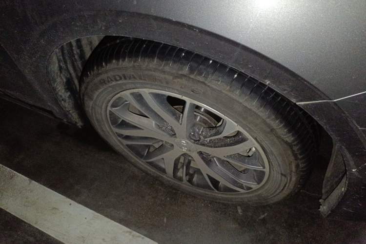 Used Geely Auto Emgrand 2023 4th Generation Champion Edition 1.5L CVT Luxury Model Right Front Wheel Hub