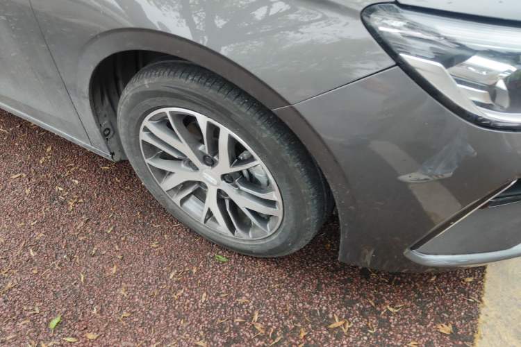 Used Geely Auto Emgrand 2023 4th Generation Champion Edition 1.5L Manual Luxury Model Right Front Wheel Hub