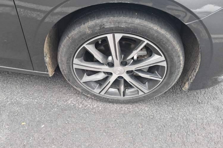 Used Geely Auto Emgrand 2023 4th Generation Champion Edition 1.5L CVT Prestige Model Right Front Wheel Hub