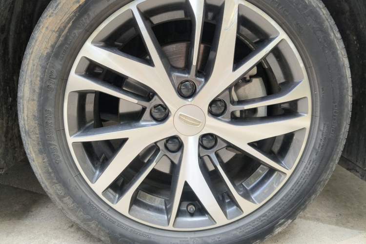 Used Geely Auto Emgrand 2023 4th Generation Champion Edition 1.5L CVT Luxury Model Right Front Wheel Hub