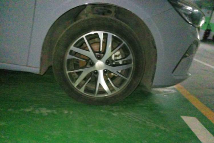 Used Geely Auto Emgrand 2023 4th Generation Champion Edition 1.5L Manual Luxury Model Right Front Wheel Hub