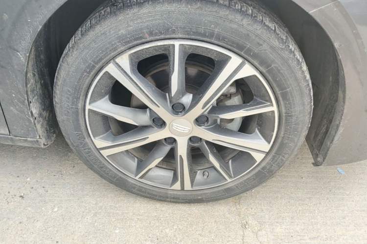 Used Geely Auto Emgrand 2023 4th Generation Champion Edition 1.5L CVT Prestige Model Right Front Wheel Hub