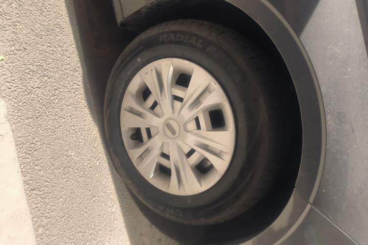 Used Geely Auto Emgrand 2023 4th Generation Champion Edition 1.5L Manual Luxury Model Right Front Wheel Hub