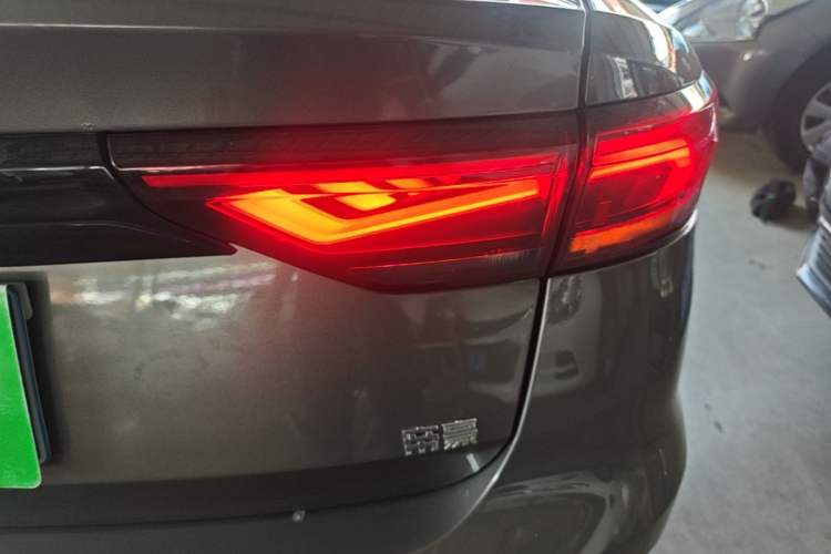 Used Geely Auto Emgrand 2023 4th Generation Champion Edition 1.5L Manual Luxury Model Right Rear Taillight