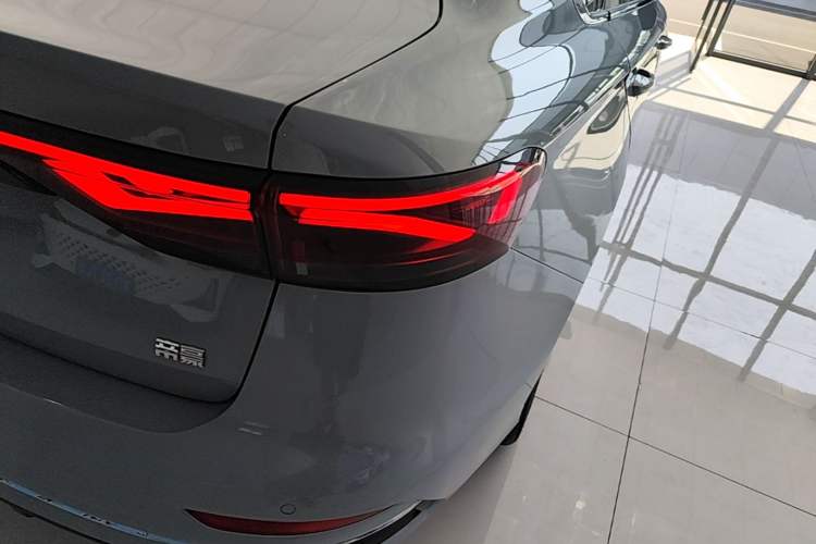 Used Geely Auto Emgrand 2023 4th Generation Champion Edition 1.5L CVT Flagship Model Right Rear Taillight