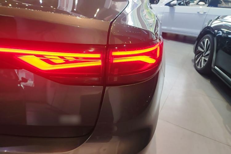 Used Geely Auto Emgrand 2023 4th Generation Champion Edition 1.5L CVT Prestige Model Right Rear Taillight