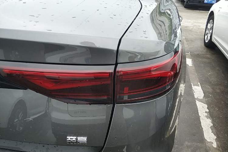 Used Geely Auto Emgrand 2023 4th Generation Champion Edition 1.5L CVT Luxury Model Right Rear Taillight
