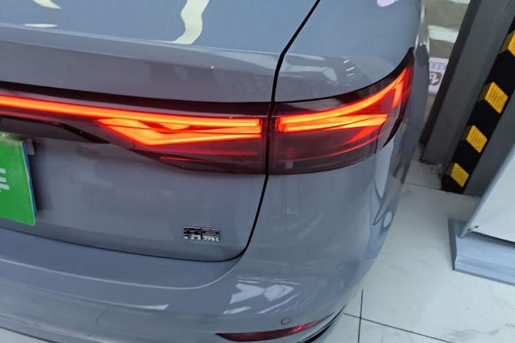 Used Geely Auto Emgrand 2023 4th Generation Champion Edition 1.5L CVT Prestige Model Right Rear Taillight