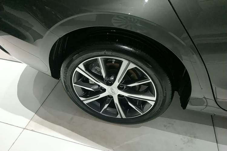 Used Geely Auto Emgrand 2023 4th Generation Champion Edition 1.5L CVT Prestige Model Right Rear Wheel Hub