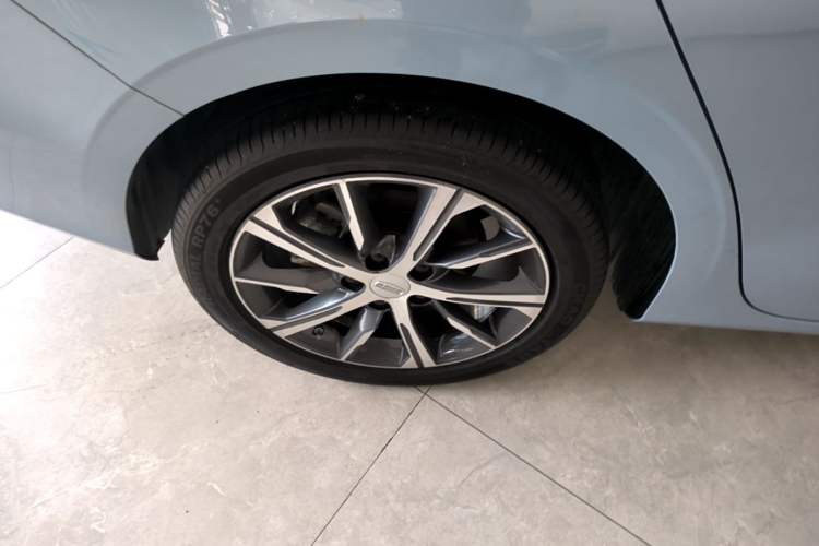 Used Geely Auto Emgrand 2023 4th Generation Champion Edition 1.5L CVT Prestige Model Right Rear Wheel Hub