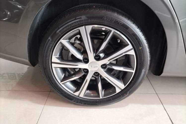 Used Geely Auto Emgrand 2023 4th Generation Champion Edition 1.5L CVT Prestige Model Right Rear Wheel Hub