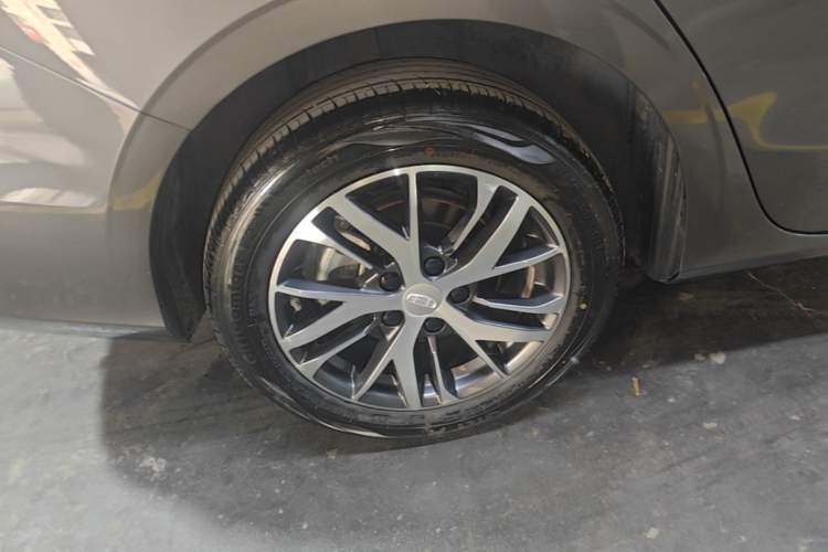 Used Geely Auto Emgrand 2023 4th Generation Champion Edition 1.5L CVT Luxury Model Right Rear Wheel Hub