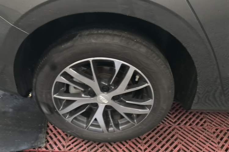 Used Geely Auto Emgrand 2023 4th Generation Champion Edition 1.5L CVT Luxury Model Right Rear Wheel Hub