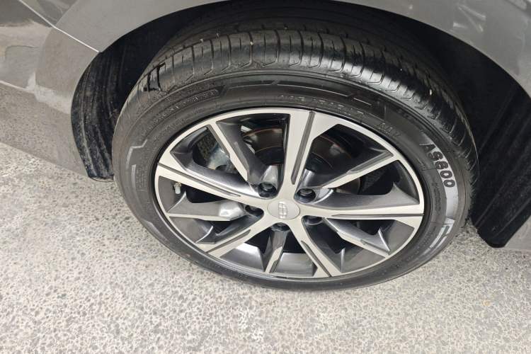 Used Geely Auto Emgrand 2023 4th Generation Champion Edition 1.5L CVT Prestige Model Right Rear Wheel Hub