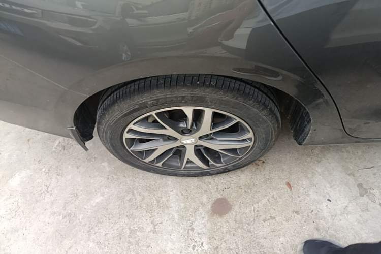 Used Geely Auto Emgrand 2023 4th Generation Champion Edition 1.5L Manual Luxury Model Right Rear Wheel Hub