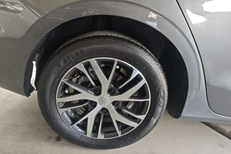 Used Geely Auto Emgrand 2023 4th Generation Champion Edition 1.5L Manual Luxury Model Right Rear Wheel Hub