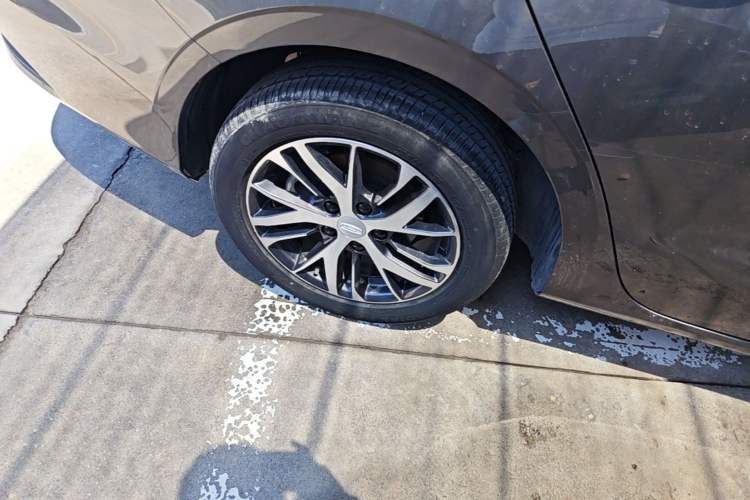 Used Geely Auto Emgrand 2023 4th Generation Champion Edition 1.5L CVT Luxury Model Right Rear Wheel Hub