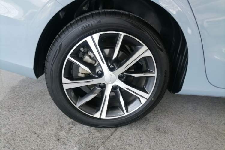Used Geely Auto Emgrand 2023 4th Generation Champion Edition 1.5L CVT Prestige Model Right Rear Wheel Hub