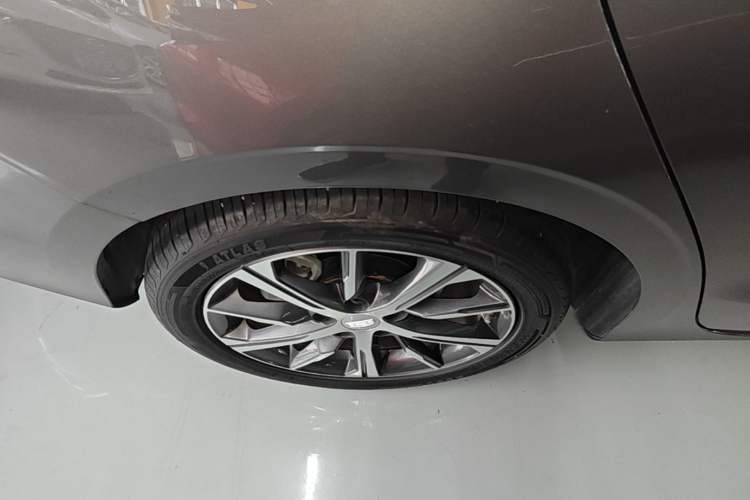 Used Geely Auto Emgrand 2023 4th Generation Champion Edition 1.5L CVT Prestige Model Right Rear Wheel Hub