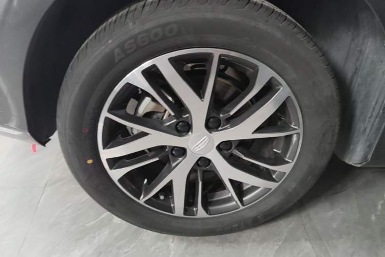 Used Geely Auto Emgrand 2023 4th Generation Champion Edition 1.5L CVT Luxury Model Right Rear Wheel Hub