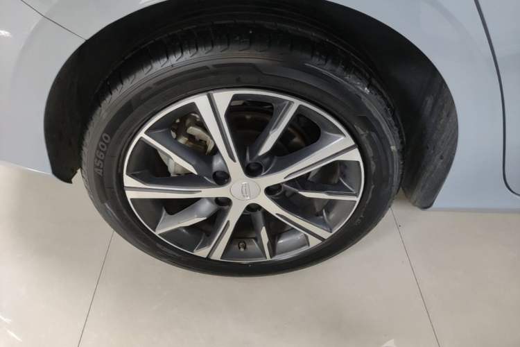 Used Geely Auto Emgrand 2023 4th Generation Champion Edition 1.5L CVT Flagship Model Right Rear Wheel Hub