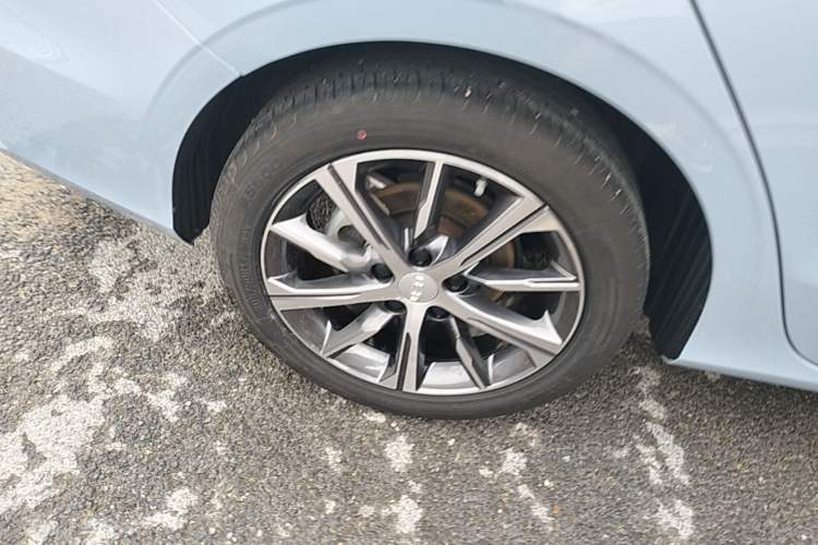 Used Geely Auto Emgrand 2023 4th Generation Champion Edition 1.5L CVT Prestige Model Right Rear Wheel Hub