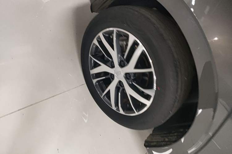 Used Geely Auto Emgrand 2023 4th Generation Champion Edition 1.5L CVT Luxury Model Right Rear Wheel Hub