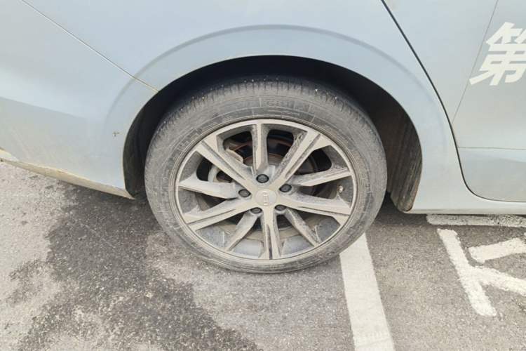 Used Geely Auto Emgrand 2023 4th Generation Champion Edition 1.5L CVT Flagship Model Right Rear Wheel Hub