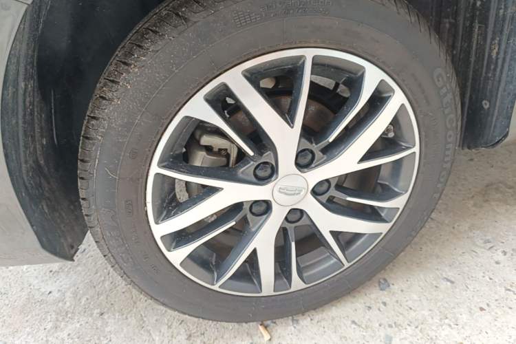 Used Geely Auto Emgrand 2023 4th Generation Champion Edition 1.5L CVT Luxury Model Right Rear Wheel Hub