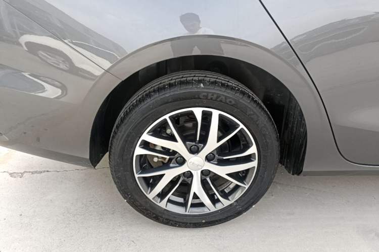 Used Geely Auto Emgrand 2023 4th Generation Champion Edition 1.5L Manual Luxury Model Right Rear Wheel Hub