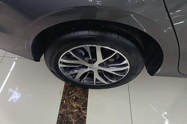 Used Geely Auto Emgrand 2023 4th Generation Champion Edition 1.5L CVT Luxury Model Right Rear Wheel Hub