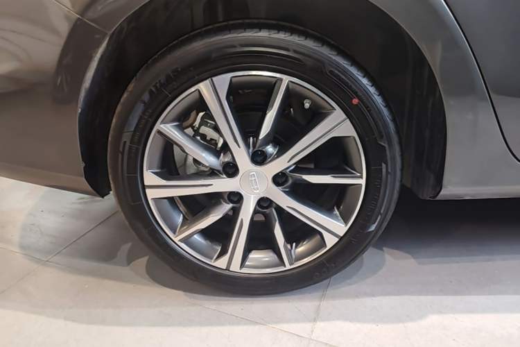 Used Geely Auto Emgrand 2023 4th Generation Champion Edition 1.5L CVT Prestige Model Right Rear Wheel Hub