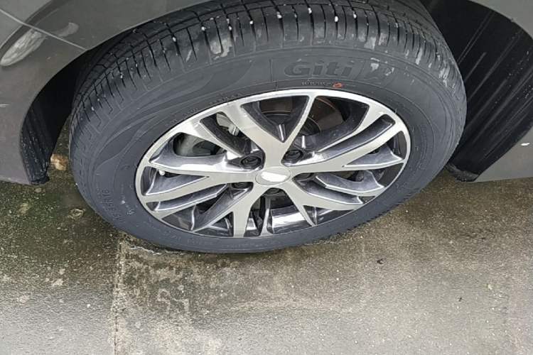 Used Geely Auto Emgrand 2023 4th Generation Champion Edition 1.5L CVT Luxury Model Right Rear Wheel Hub