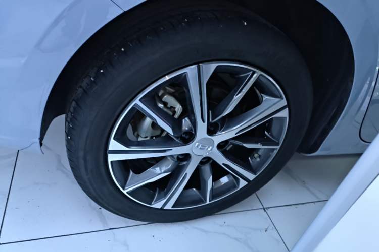 Used Geely Auto Emgrand 2023 4th Generation Champion Edition 1.5L CVT Prestige Model Right Rear Wheel Hub