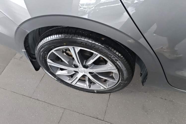 Used Geely Auto Emgrand 2023 4th Generation Champion Edition 1.5L CVT Prestige Model Right Rear Wheel Hub