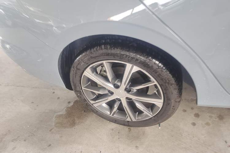 Used Geely Auto Emgrand 2023 4th Generation Champion Edition 1.5L CVT Flagship Model Right Rear Wheel Hub