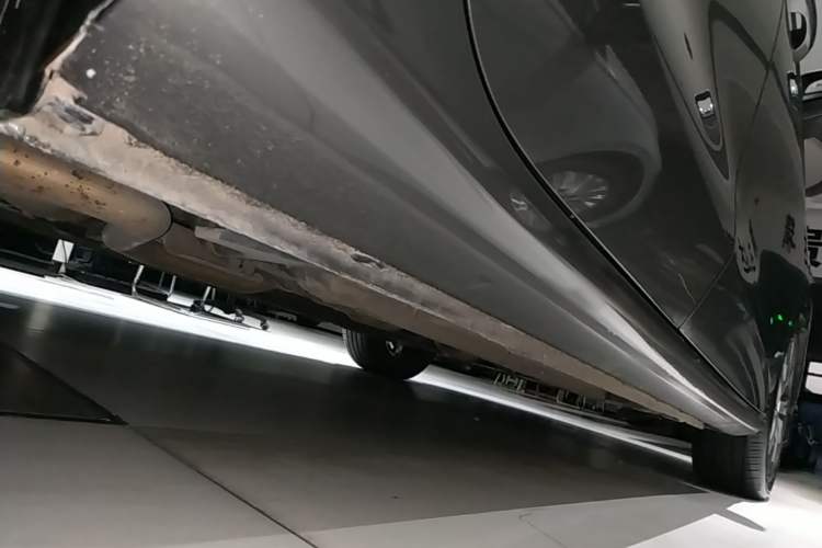 Used Geely Auto Emgrand 2023 4th Generation Champion Edition 1.5L CVT Prestige Model Right Side Sill