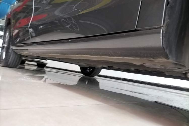 Used Geely Auto Emgrand 2023 4th Generation Champion Edition 1.5L CVT Prestige Model Right Side Sill
