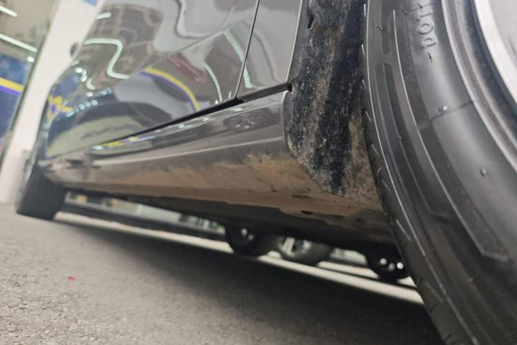 Used Geely Auto Emgrand 2023 4th Generation Champion Edition 1.5L CVT Prestige Model Right Side Sill
