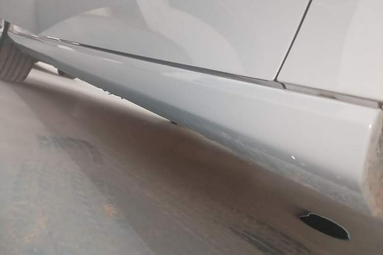Used Geely Auto Emgrand 2023 4th Generation Champion Edition 1.5L CVT Flagship Model Right Side Sill