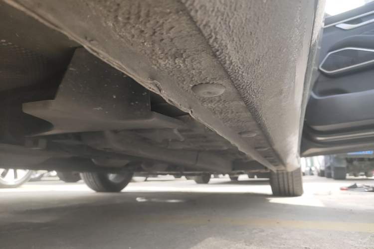 Used Geely Auto Emgrand 2023 4th Generation Champion Edition 1.5L CVT Prestige Model Right Side Sill