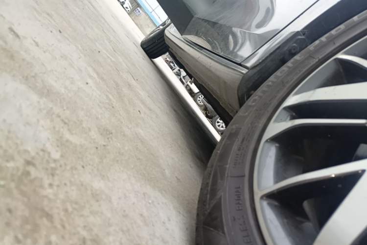 Used Geely Auto Emgrand 2023 4th Generation Champion Edition 1.5L Manual Luxury Model Right Side Sill