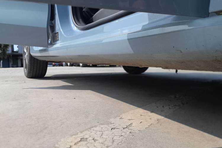 Used Geely Auto Emgrand 2023 4th Generation Champion Edition 1.5L CVT Prestige Model Right Side Sill