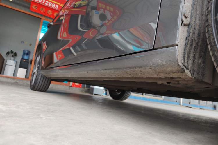 Used Geely Auto Emgrand 2023 4th Generation Champion Edition 1.5L CVT Prestige Model Right Side Sill