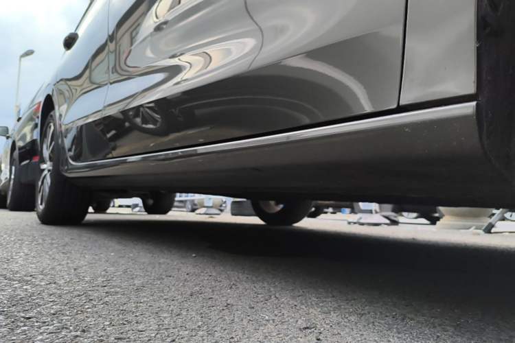 Used Geely Auto Emgrand 2023 4th Generation Champion Edition 1.5L CVT Prestige Model Right Side Sill
